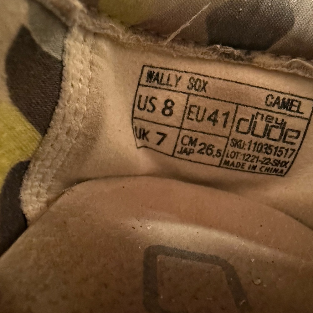 Hey Dude Camel Wally Sox - Picture 2 of 3